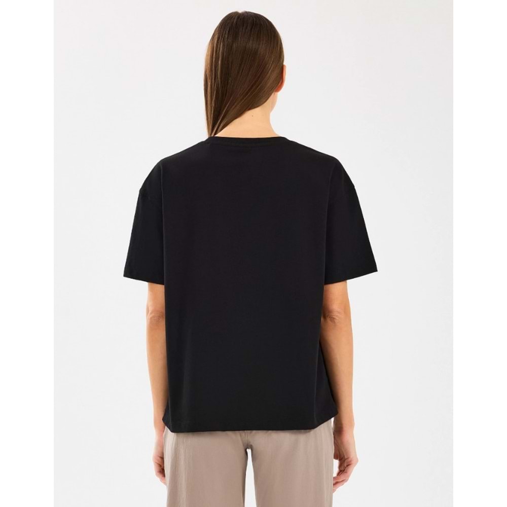 Skechers W Graphic Tee Loose Fit T-Shirt S2510311-001 Kadın Tişört