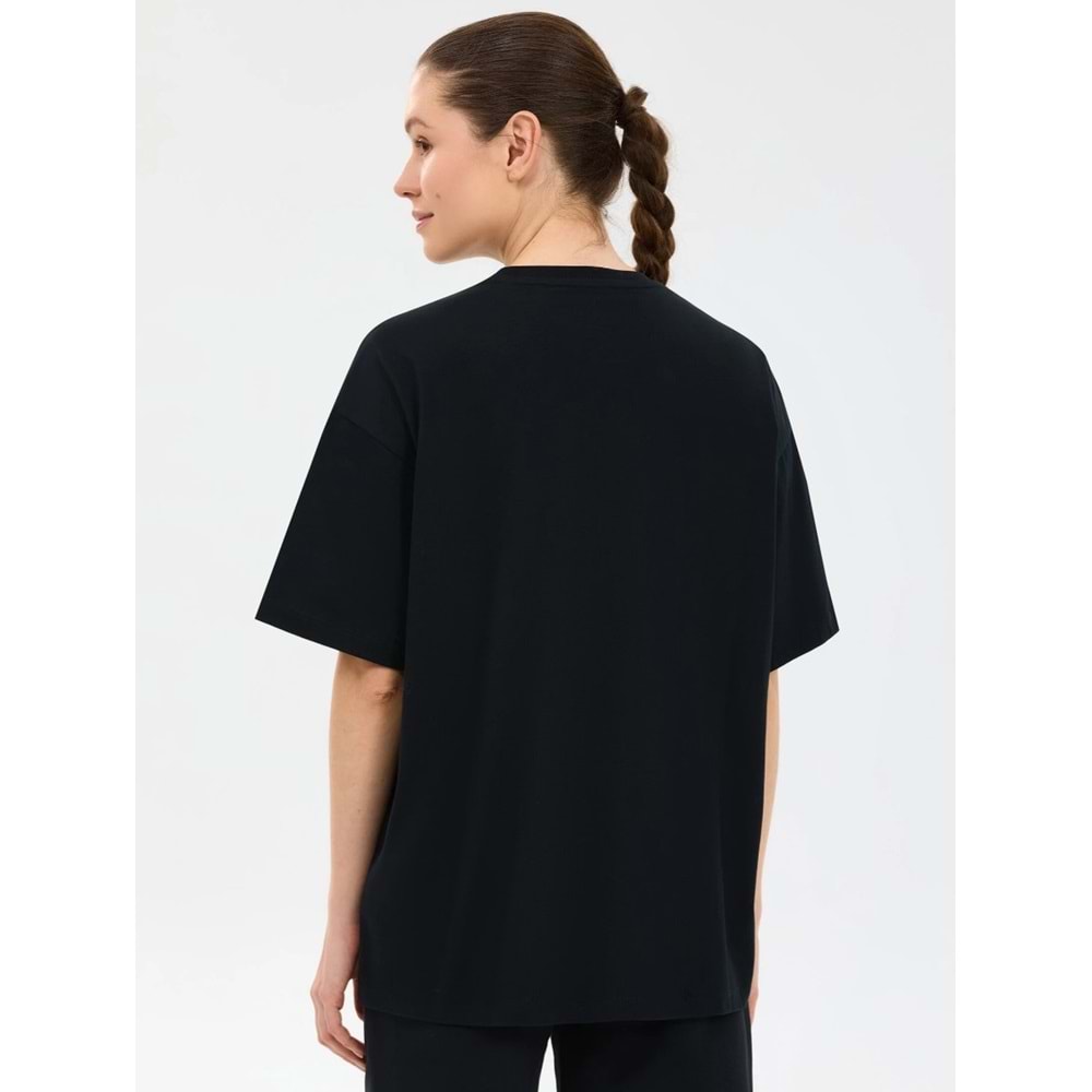 Skechers S2610050-3817 W Oversize Fit Graphic T-Shirt Kadın Tişört
