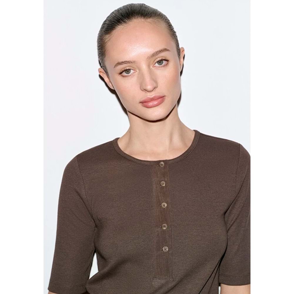 Mavi M1613852-71603 Düğme Detaylı T-Shirt Kadın Tişört