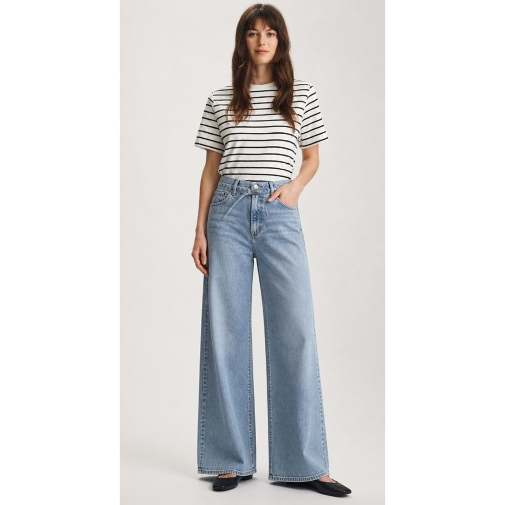 Mavi M1012626-A4176 Wendy Bol Kesim Düz Paça Jean Kadın Kot Pantolon