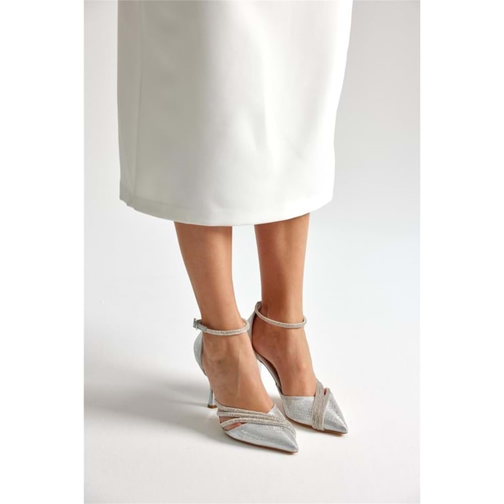 Feles Bilek Bağlı Üç Şerit Taş Detaylı Topuklu Stiletto Kadın Ayakkabı