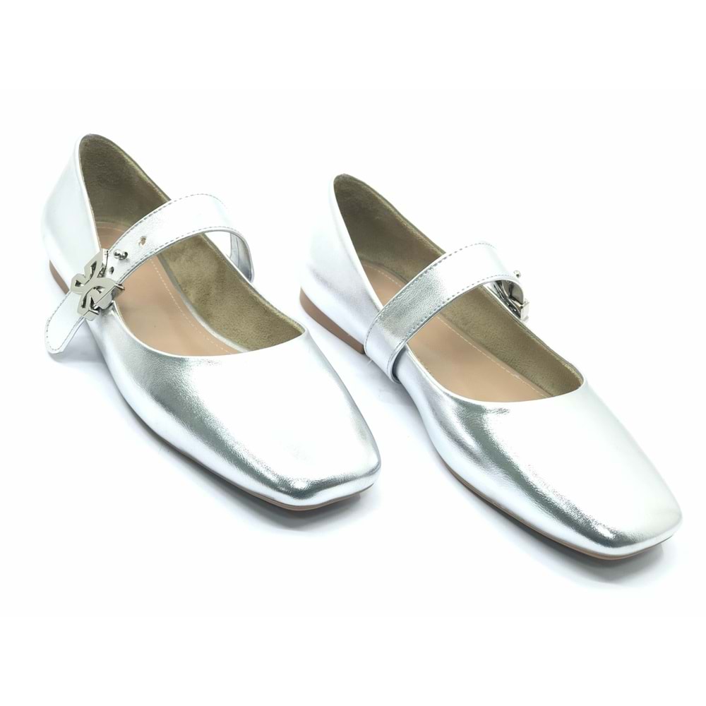 Feles Kemer Detaylı Küt Burun Kadın Babet Ayakkabı