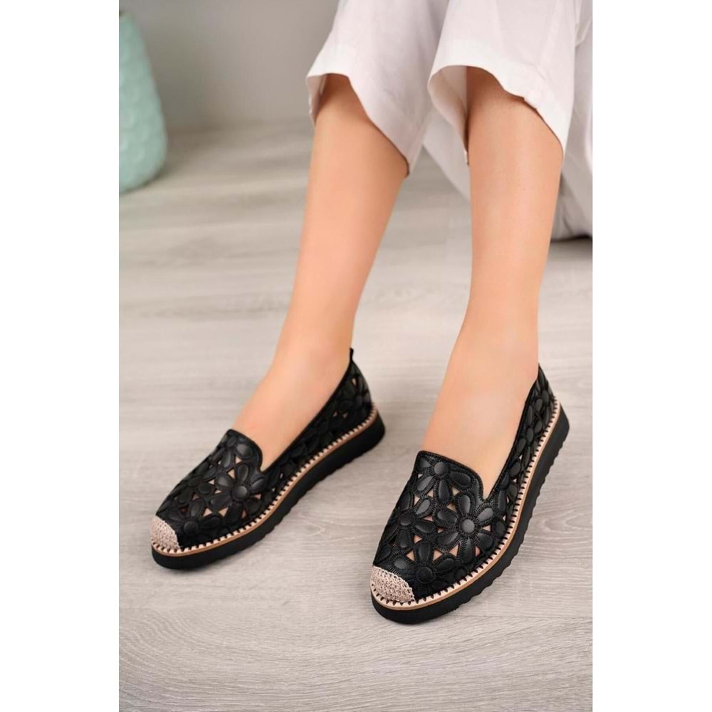 Feles Çiçek Detaylı Kadın Babet Ayakkabı