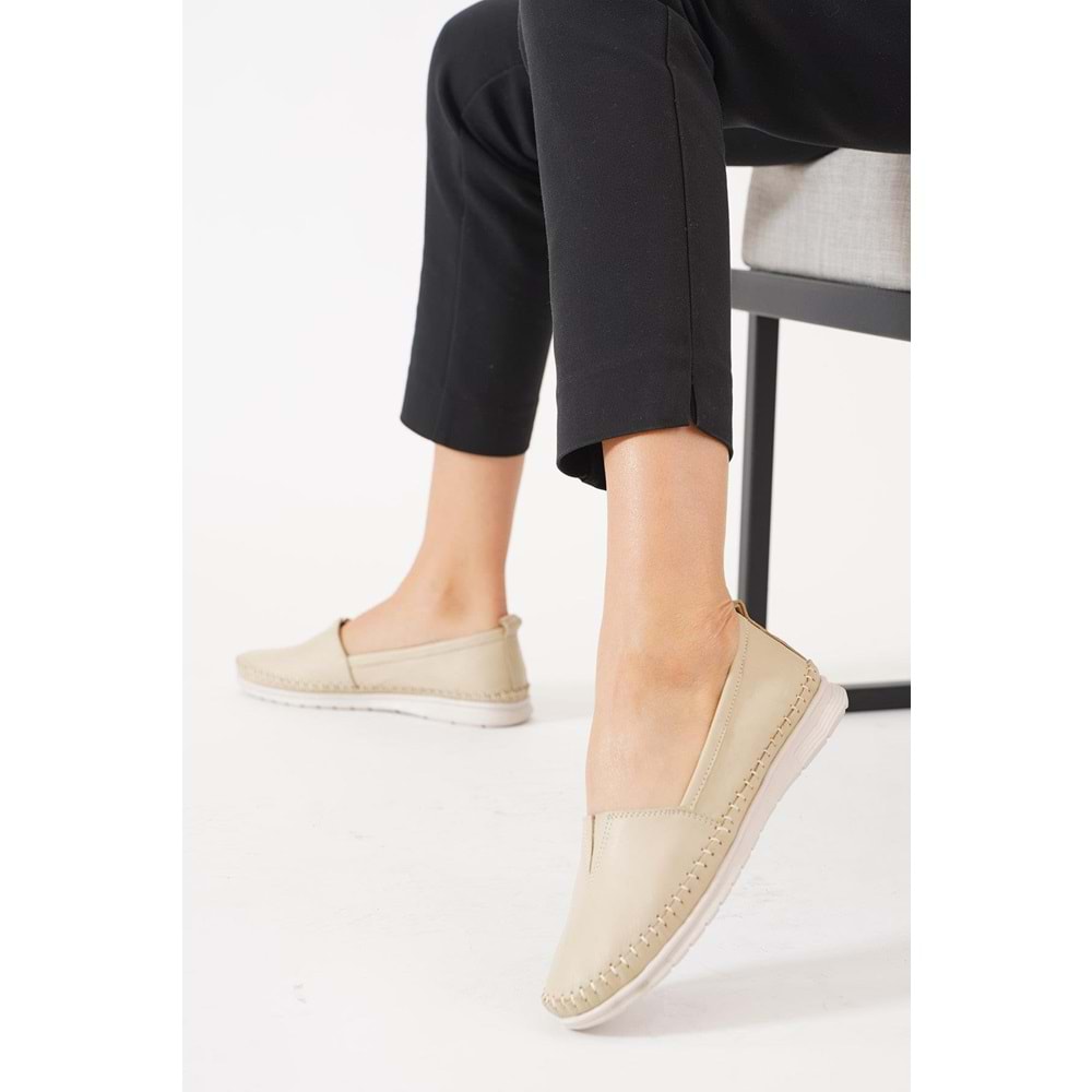 Ayakdaş Hakiki Deri Ortopedik Üstü Saraç Lastik Detaylı Kadın Babet Ayakkabı