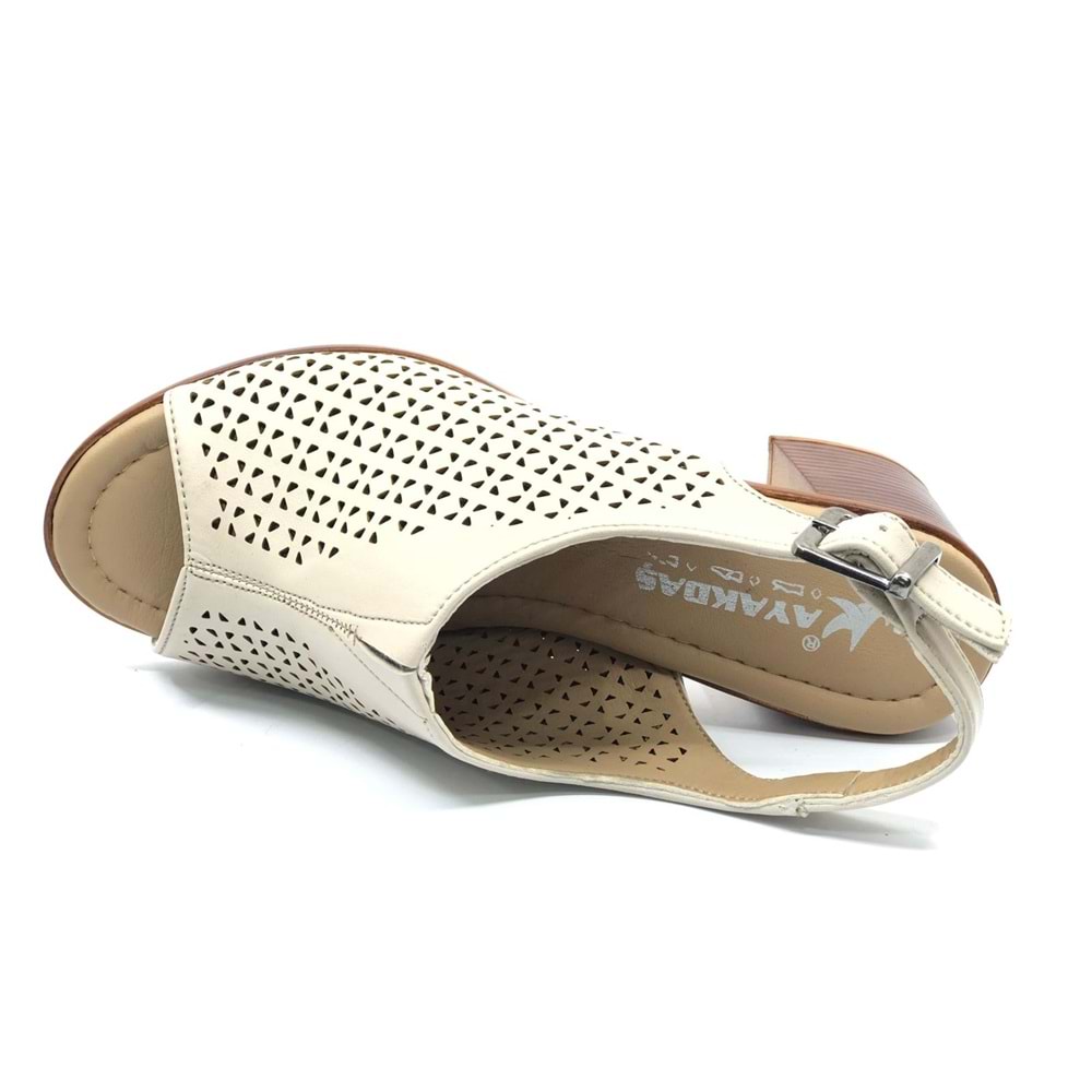 Ayakdaş Toka Detaylı Kadın Sandalet Ayakkabı