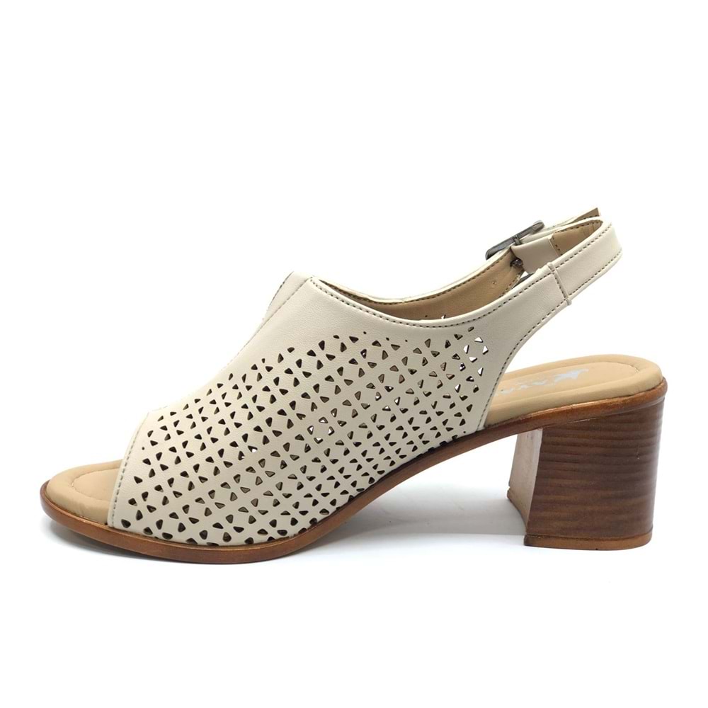 Ayakdaş Toka Detaylı Kadın Sandalet Ayakkabı