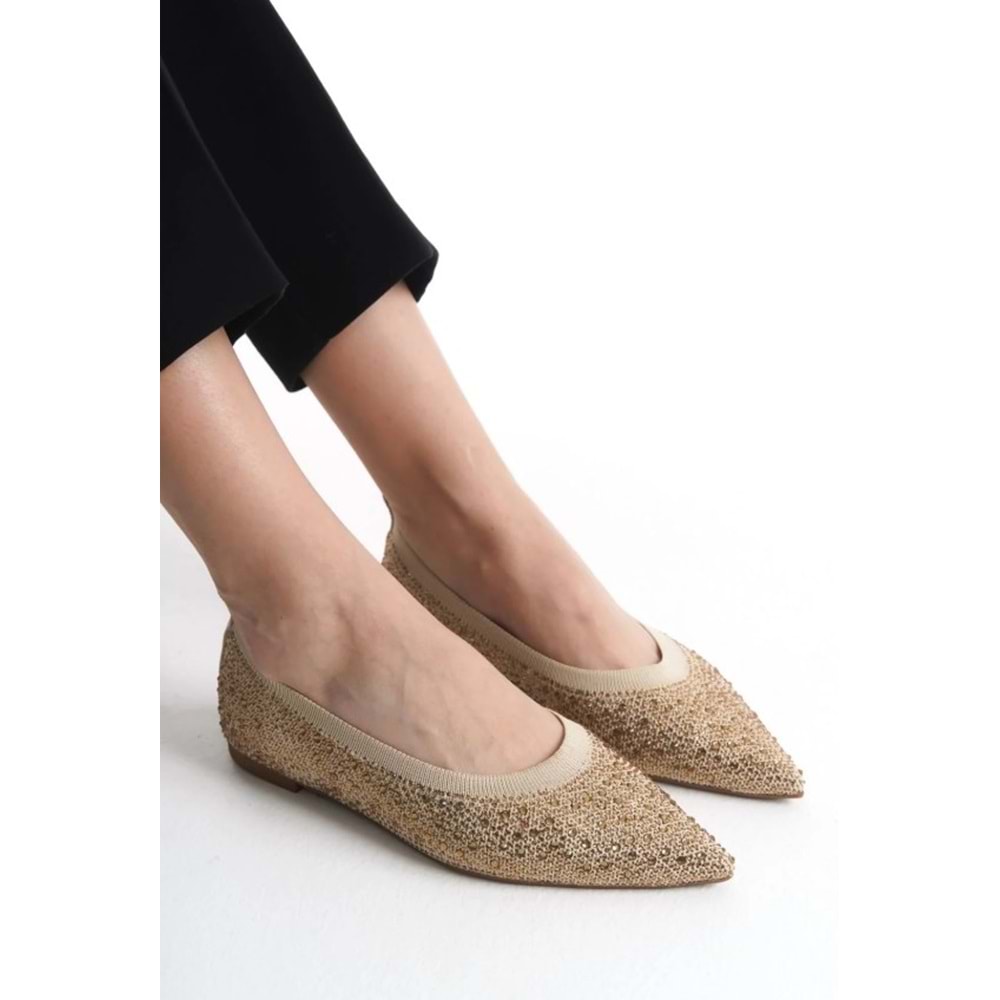 Feles Sivri Burun Taş Detaylı Kadın Babet Ayakkabı