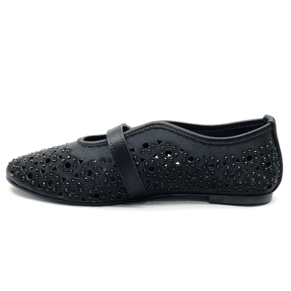 Feles Delik Taş Detaylı Kadın Babet Ayakkabı