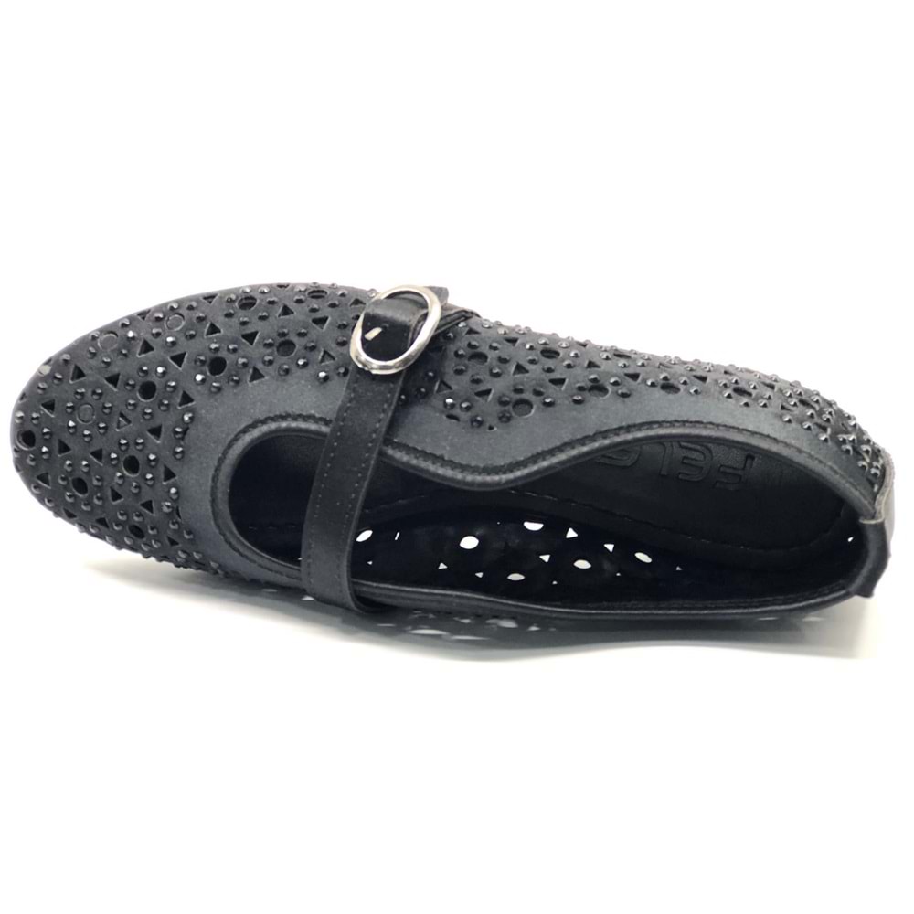 Feles Delik Taş Detaylı Kadın Babet Ayakkabı