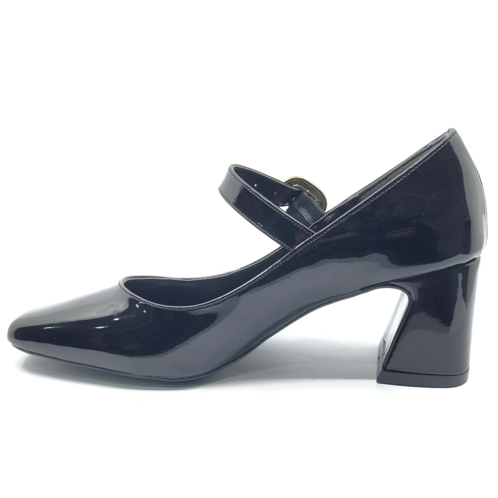 Feles Baretli Detaylı Küt Burun Topuklu Kadın Ayakkabı