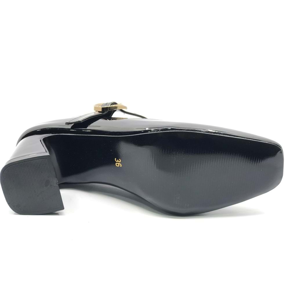 Feles Baretli Detaylı Küt Burun Topuklu Kadın Ayakkabı