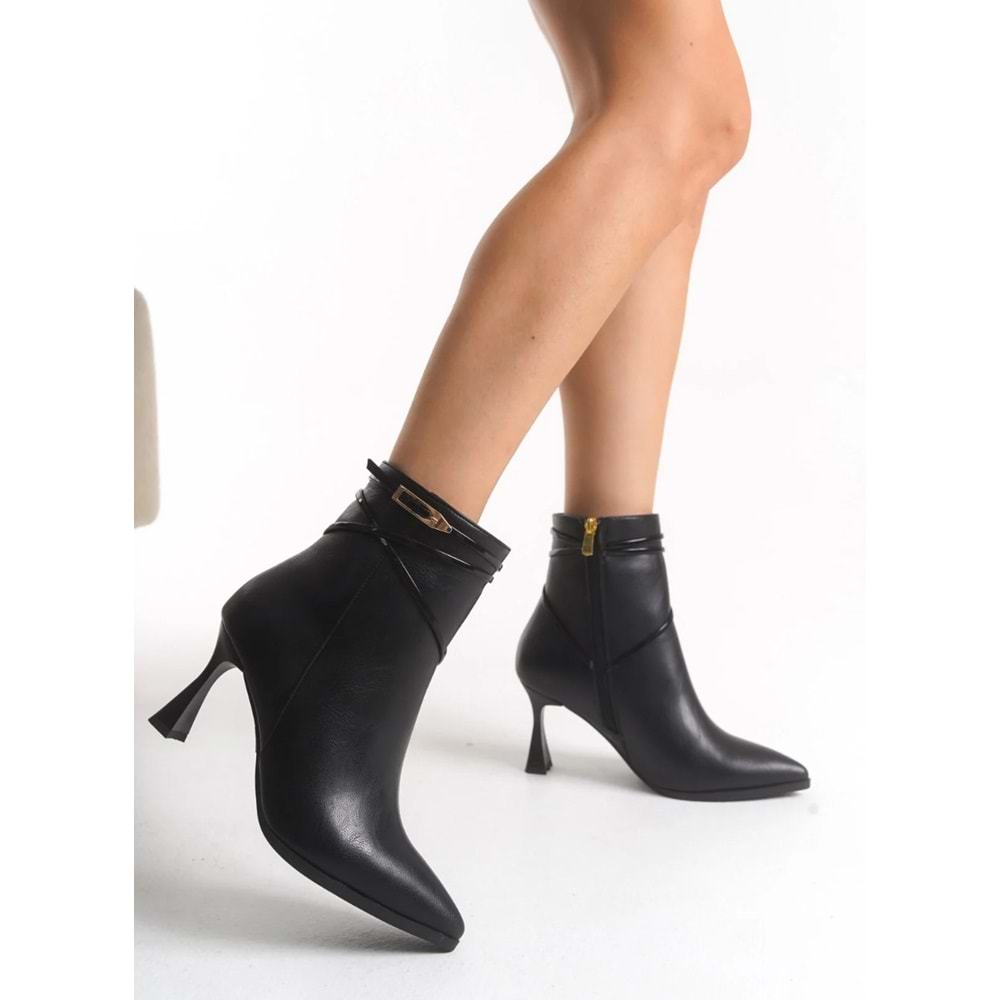 Feles İnce Şerit Toka Detaylı Klasik Topuklu Kadın Bot