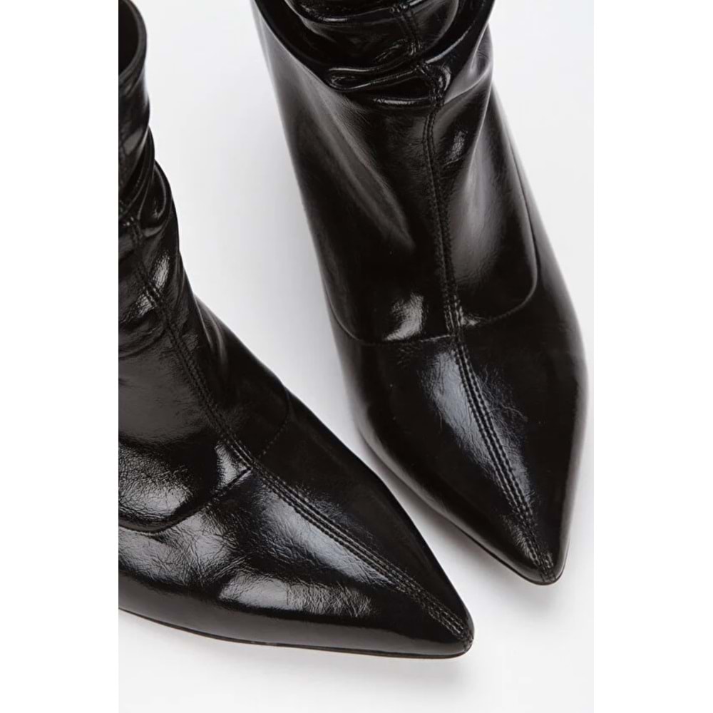 Feles Büzgülü Sivri Burun Kadın Bot