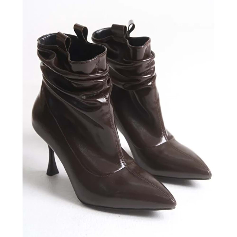 Feles Büzgülü Sivri Burun Kadın Bot