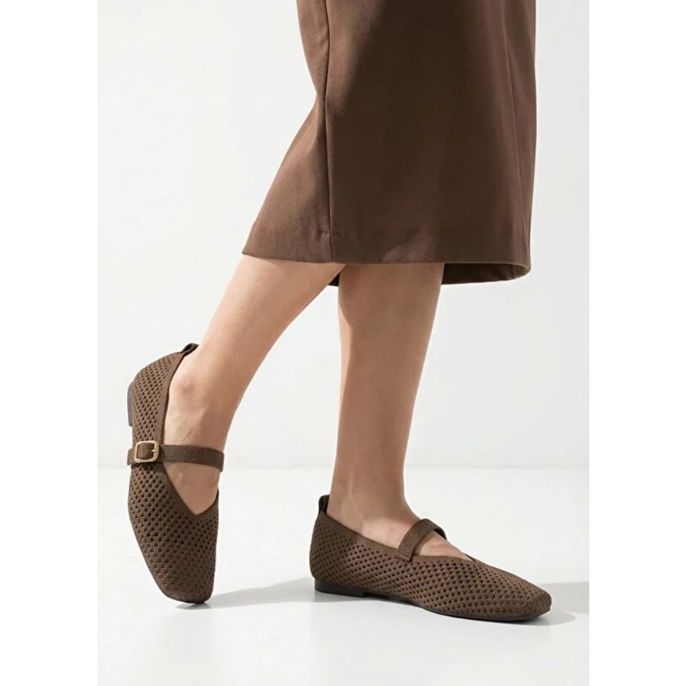 Feles Kemer Toka Detaylı Küt Burun Kadın Babet Ayakkabı