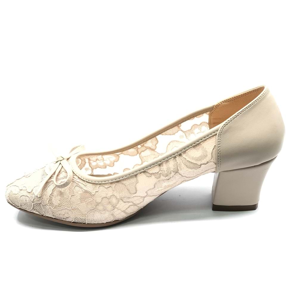 Feles Dantel Detaylı Küt Burun Topuklu Kadın Ayakkabı