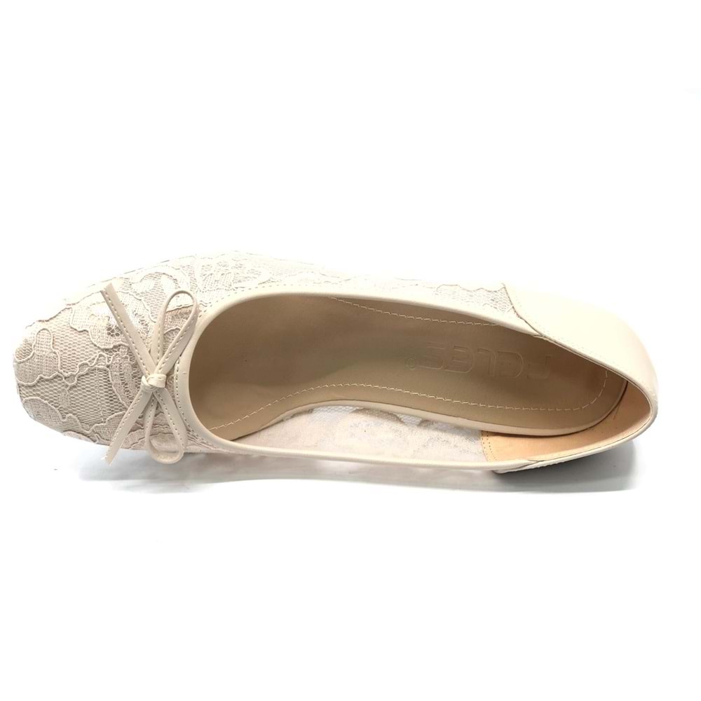 Feles Dantel Detaylı Küt Burun Topuklu Kadın Ayakkabı