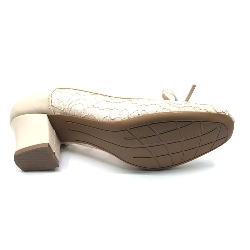 Feles Dantel Detaylı Küt Burun Topuklu Kadın Ayakkabı