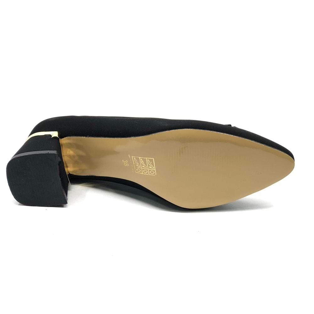 Feles Toka Detaylı Klasik Topuklu Kadın Ayakkabı