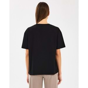 Skechers W Graphic Tee Loose Fit T-Shirt S2510311-001 Kadın Tişört