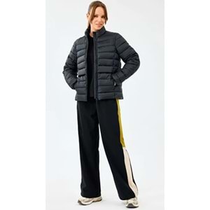 Skechers W Essential Outerwear Padded Jacket S231240-3817 Kadın Mont