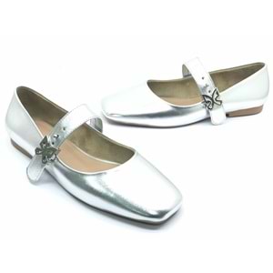 Feles Kemer Detaylı Küt Burun Kadın Babet Ayakkabı