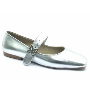 Feles Kemer Detaylı Küt Burun Kadın Babet Ayakkabı