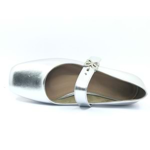 Feles Kemer Detaylı Küt Burun Kadın Babet Ayakkabı