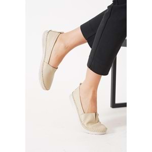 Ayakdaş Hakiki Deri Ortopedik Üstü Saraç Lastik Detaylı Kadın Babet Ayakkabı