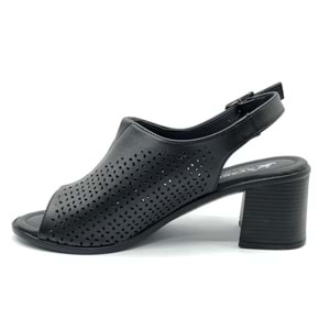 Ayakdaş Toka Detaylı Kadın Sandalet Ayakkabı