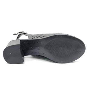 Ayakdaş Toka Detaylı Kadın Sandalet Ayakkabı