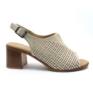 Ayakdaş Toka Detaylı Kadın Sandalet Ayakkabı