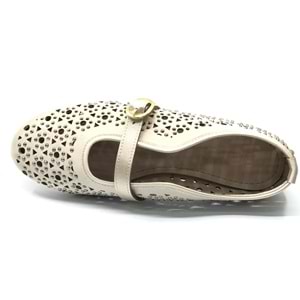 Feles Delik Taş Detaylı Kadın Babet Ayakkabı