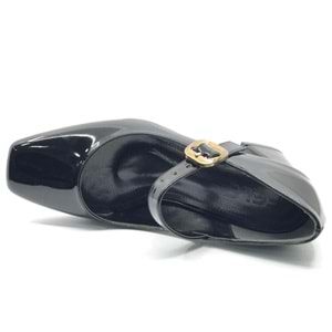 Feles Baretli Detaylı Küt Burun Topuklu Kadın Ayakkabı