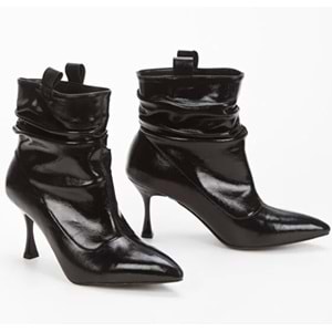 Feles Büzgülü Sivri Burun Kadın Bot