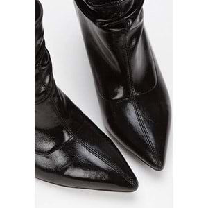 Feles Büzgülü Sivri Burun Kadın Bot