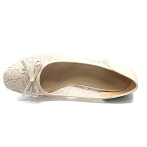 Feles Dantel Detaylı Küt Burun Topuklu Kadın Ayakkabı