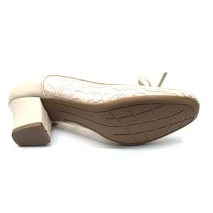 Feles Dantel Detaylı Küt Burun Topuklu Kadın Ayakkabı