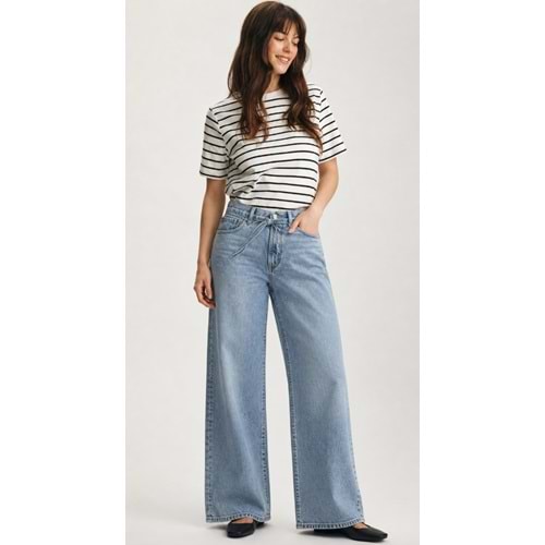 Mavi M1012626-A4176 Wendy Bol Kesim Düz Paça Jean Kadın Kot Pantolon