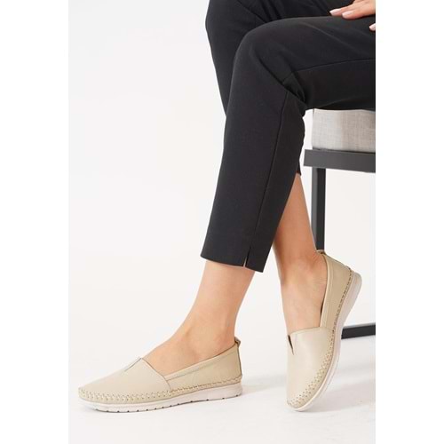 Ayakdaş Hakiki Deri Ortopedik Üstü Saraç Lastik Detaylı Kadın Babet Ayakkabı