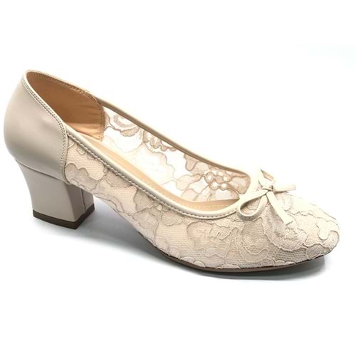 Feles Dantel Detaylı Küt Burun Topuklu Kadın Ayakkabı