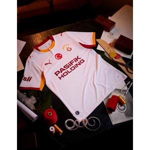 Galatasaray S.K. Beyaz Forma 26/27 Alternatif Forma 5 Yıldızlı Çocuk Forma