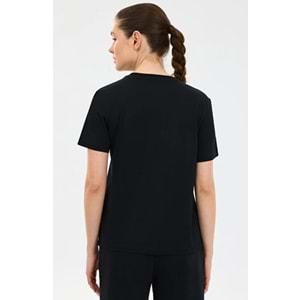 Skechers S2610049-3817 W Regular Fit Graphic T-Shirt Kadın Tişört