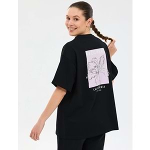 Skechers S2610052-3817 W Oversize Fit Graphic T-Shirt Kadın Tişört