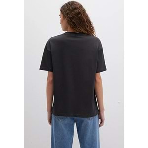 Mavi M1613285-70087 Kedi Logo Baskılı Loose Fit T-Shirt Kadın Tişört