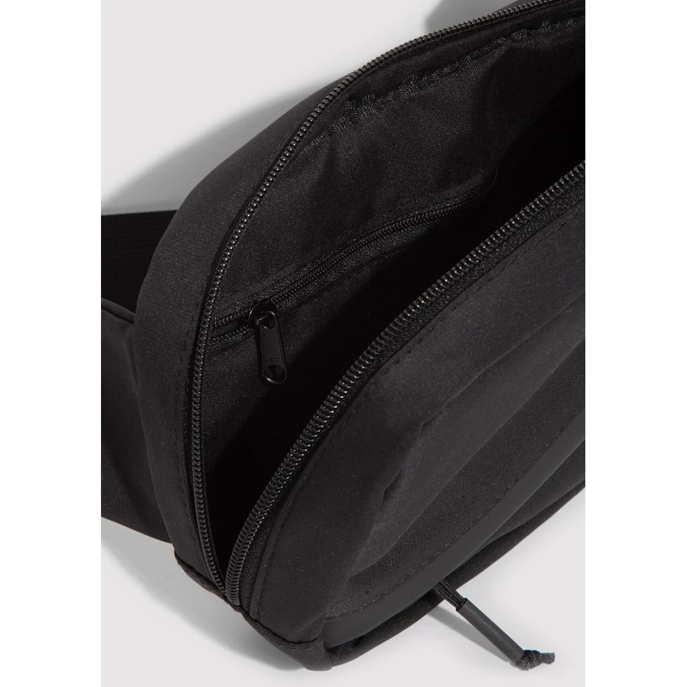 Mavi M0911947-900 Mavi Black Logo Detaylı Çapraz Çanta Omuz Çantası Spor Çanta