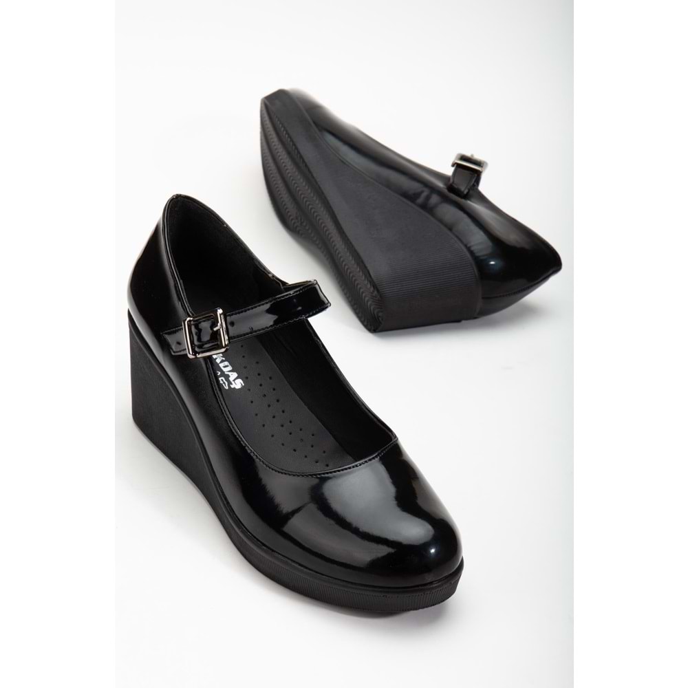 Ayakdaş Baretli Kadın Dolgu Taban Klasik Ayakkabı