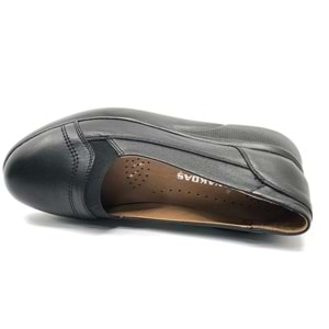 Ayakdaş Hakiki Deri Ortopedik Üstü Lastik Detaylı Kadın Babet Ayakkabı