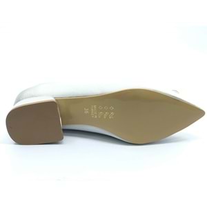 Feles Taş Toka Detaylı Kadın Klasik Ayakkabı