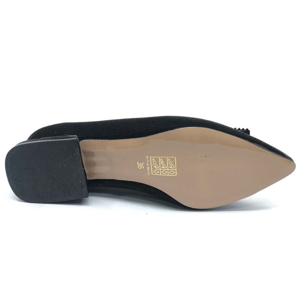 Feles Kare Taş Toka Detaylı Kadın Klasik Ayakkabı